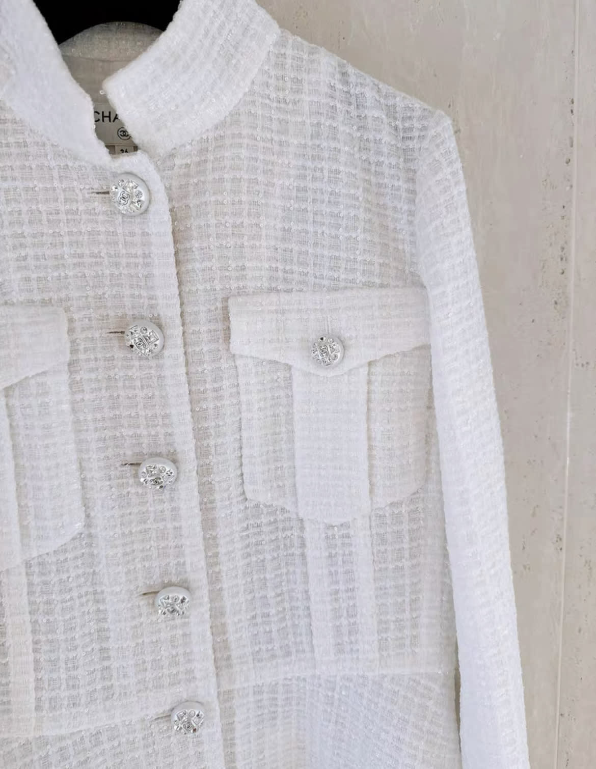 CHANEL 23S RUNWAY WHITE EMBELLISHED TWEED JACKET 36 - Image 4