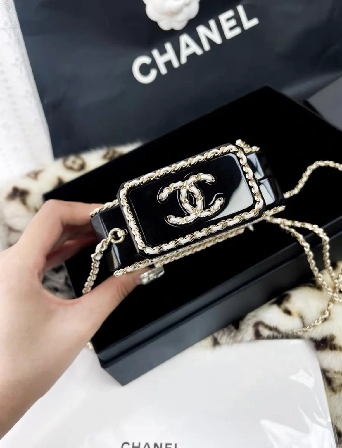Chanel 22S  limited edition perfume bottle evening bag - Image 5