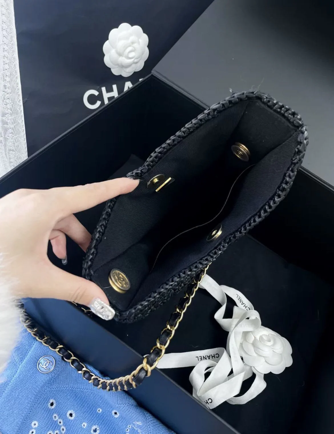 Chanel Star Coco Beach Bag Black Raffia Aged Gold Hardware - Image 3