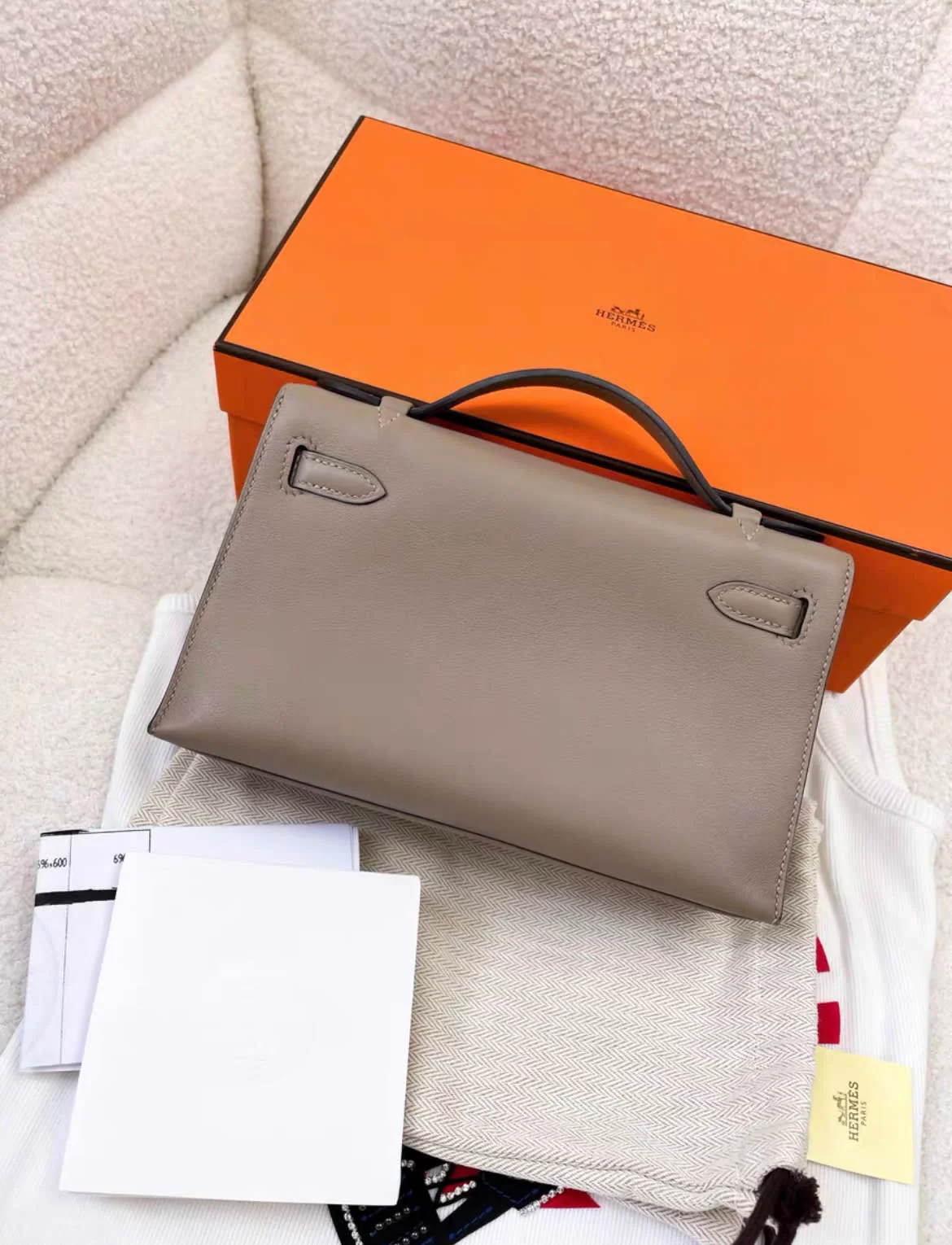 Hermès Kelly Pochette Gris Swift Gold Hardware - Image 4
