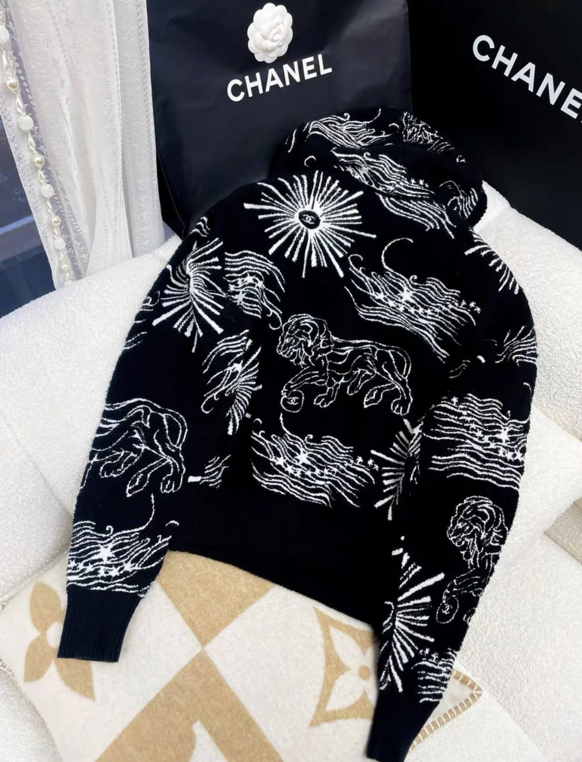 Chanel 2022 New Iconic CC Lions Hoodie - Image 4