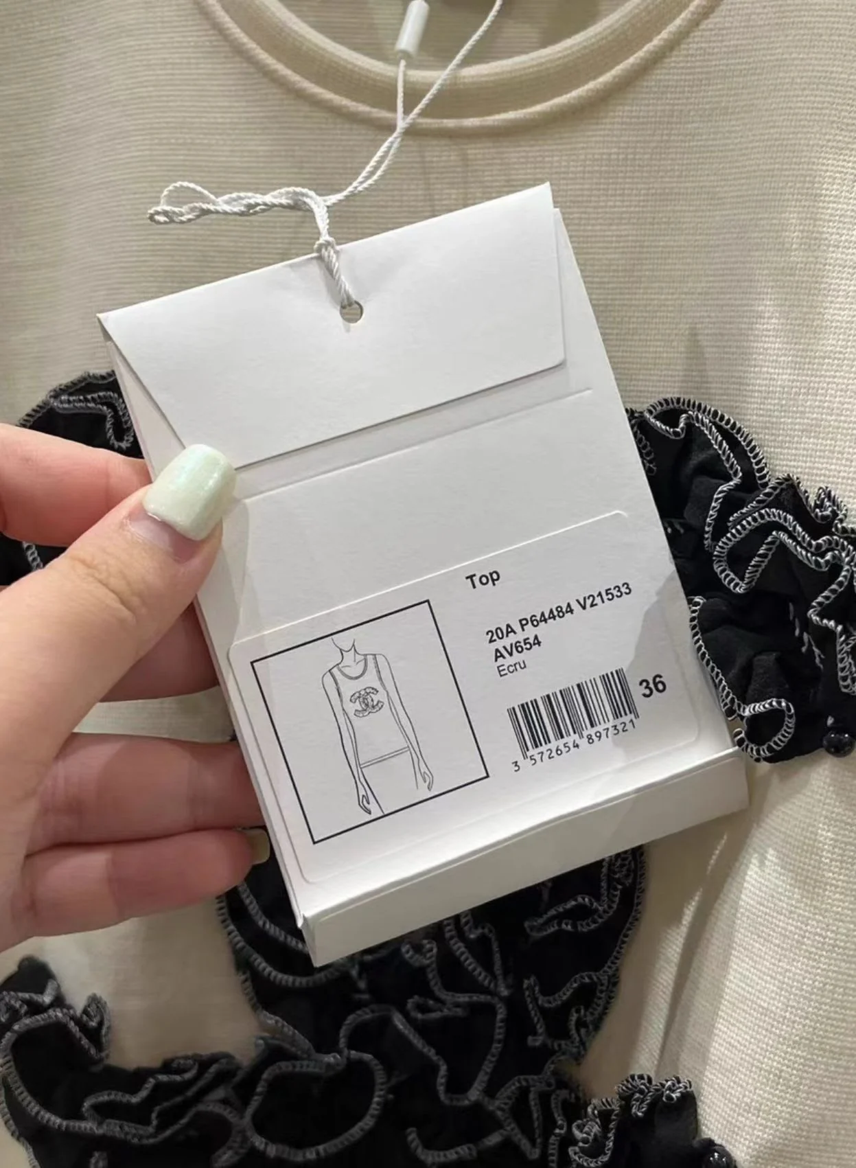 Chanel Jennie's  white with black cclogo, - Image 3