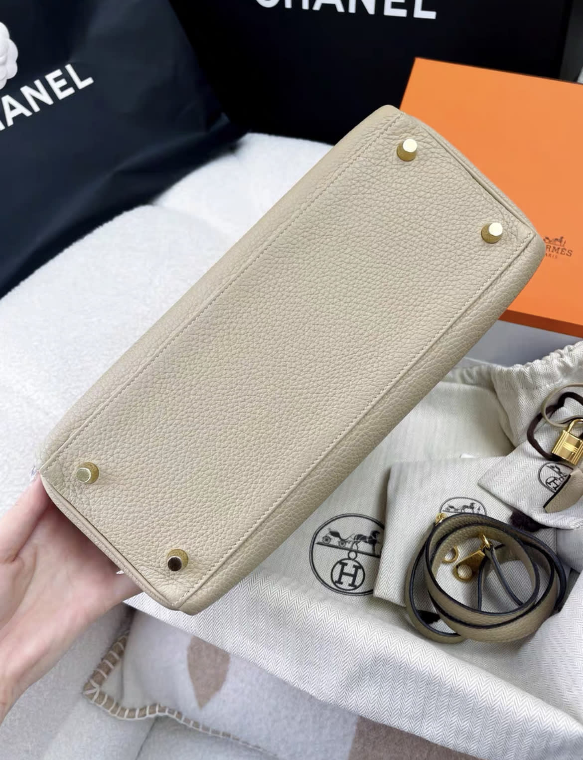 Hermes Kelly 28 gray togo leather gold hardware - Image 4