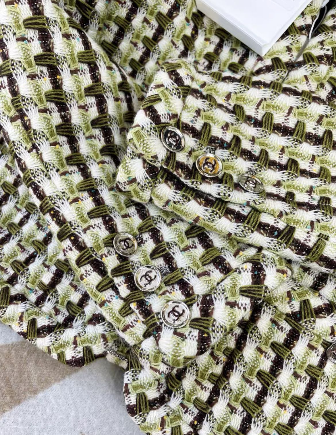 Chanel 23 cruise green tweed jacket - Image 4