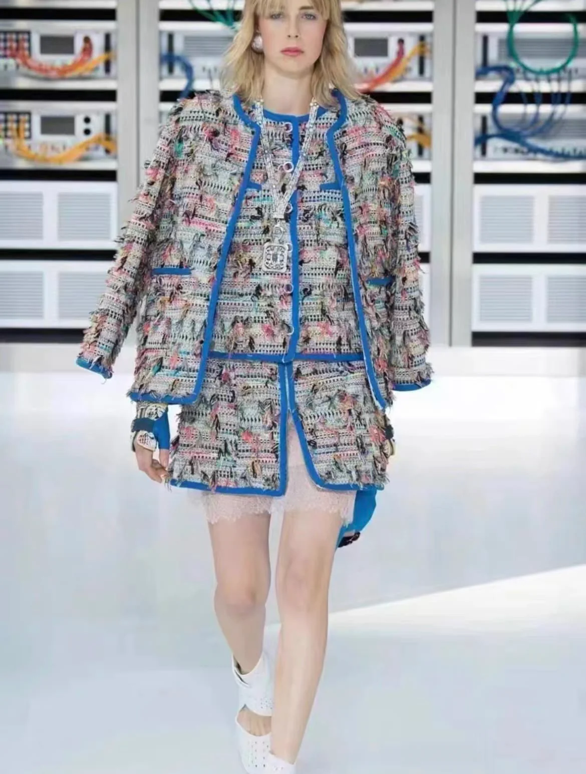 Chanel colorfull fringed tweed vest - Image 4