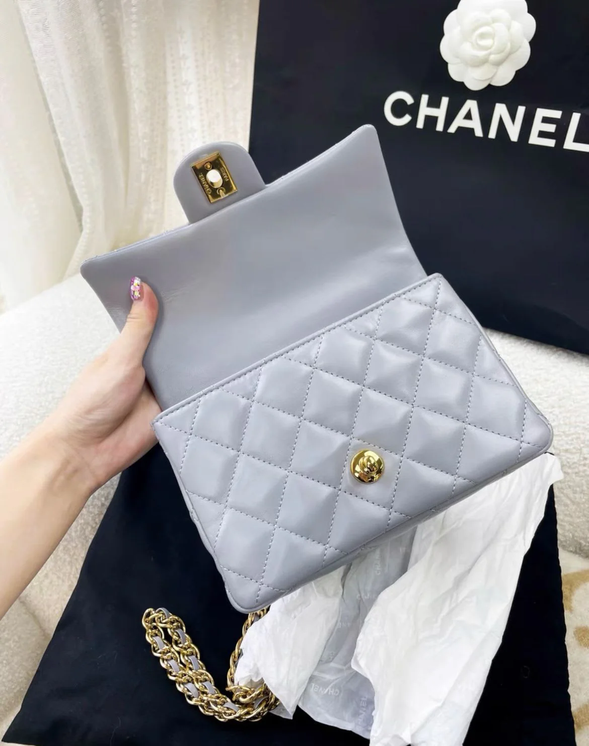 Chanel 23AW gray leather chain bag - Image 3