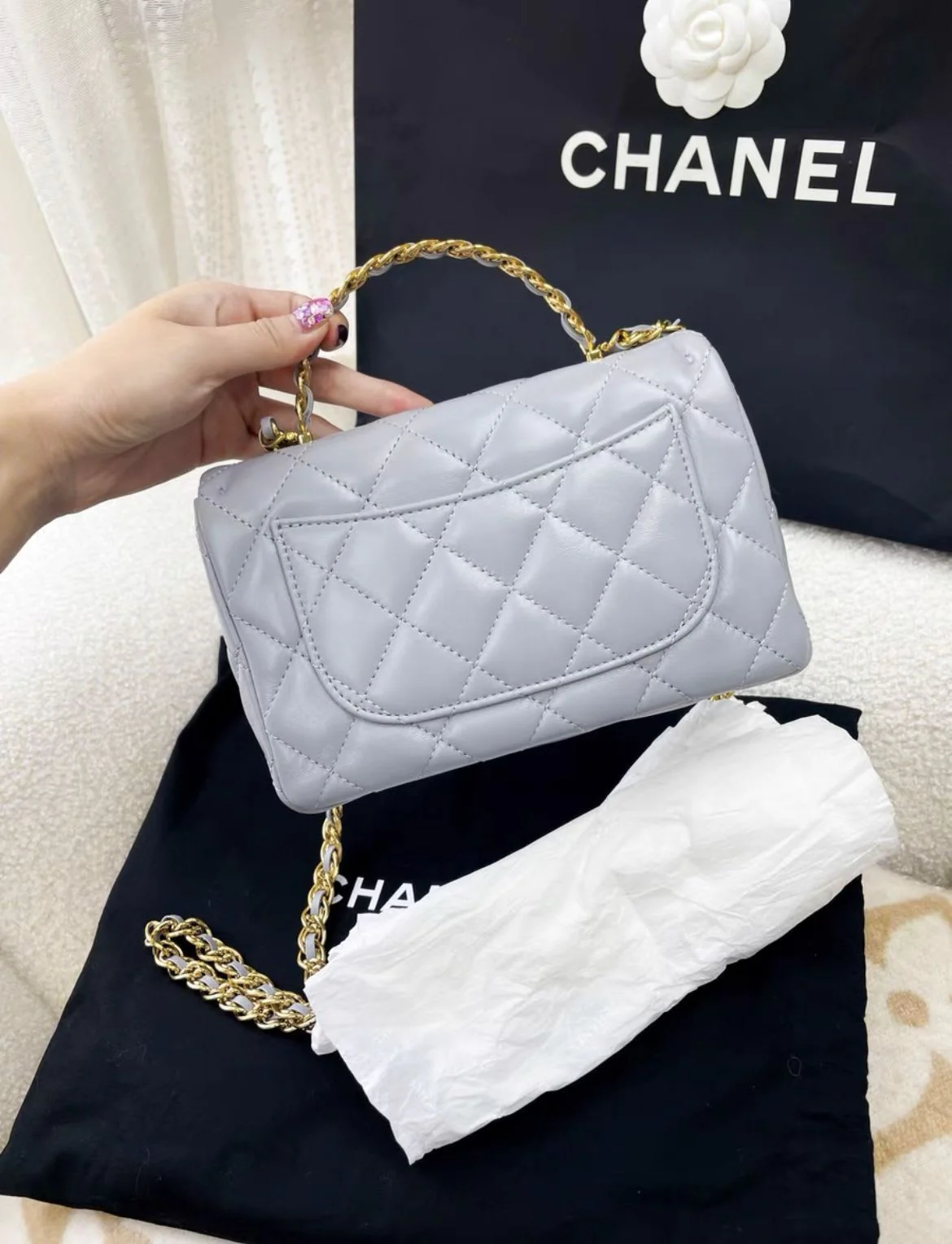 Chanel 23AW gray leather chain bag - Image 4