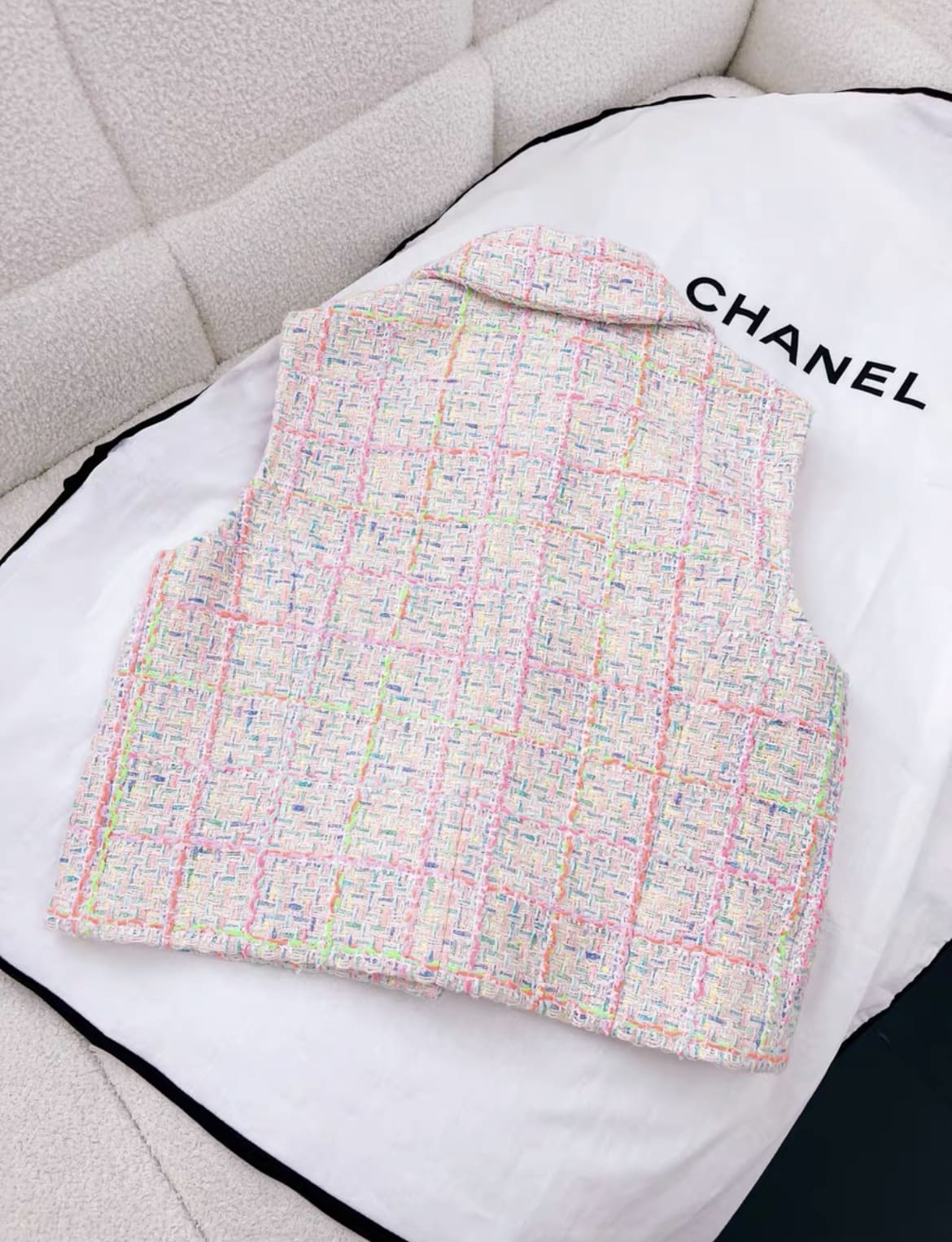 Chanel 24C colourful Tweed vest - Image 3