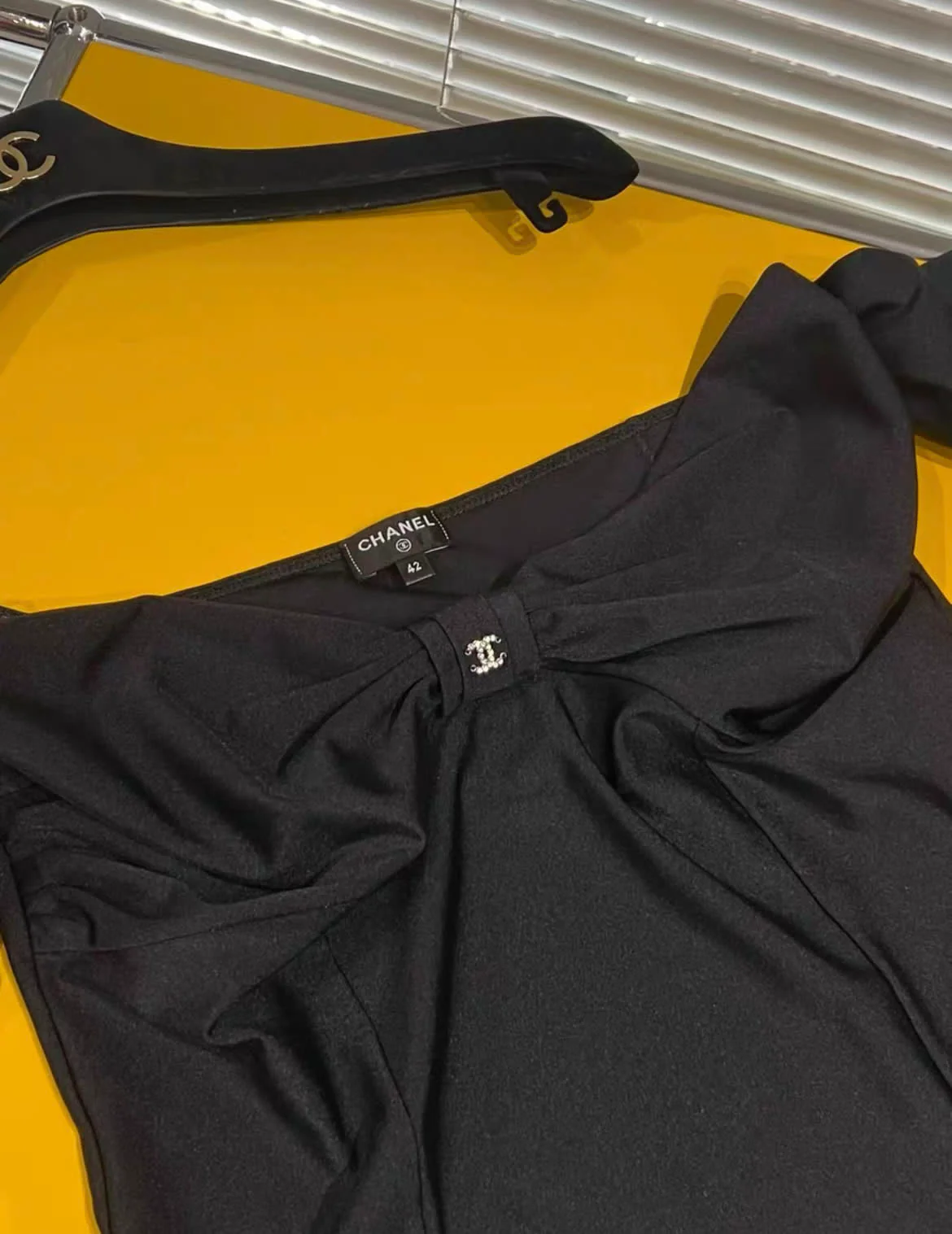 Chanel 23S Popular Bowknot Off Shoulder Slim Fit Top Size 42 - Image 4