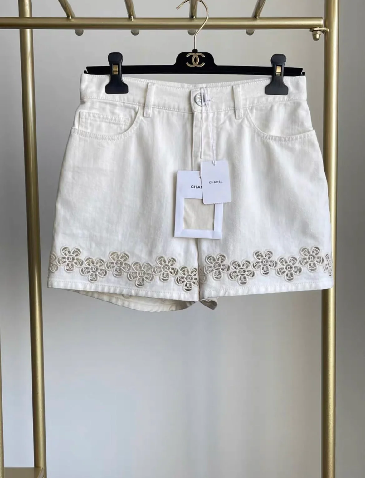 Chanel 24s White Flower Denim Shorts 36FR Brand new - Image 3