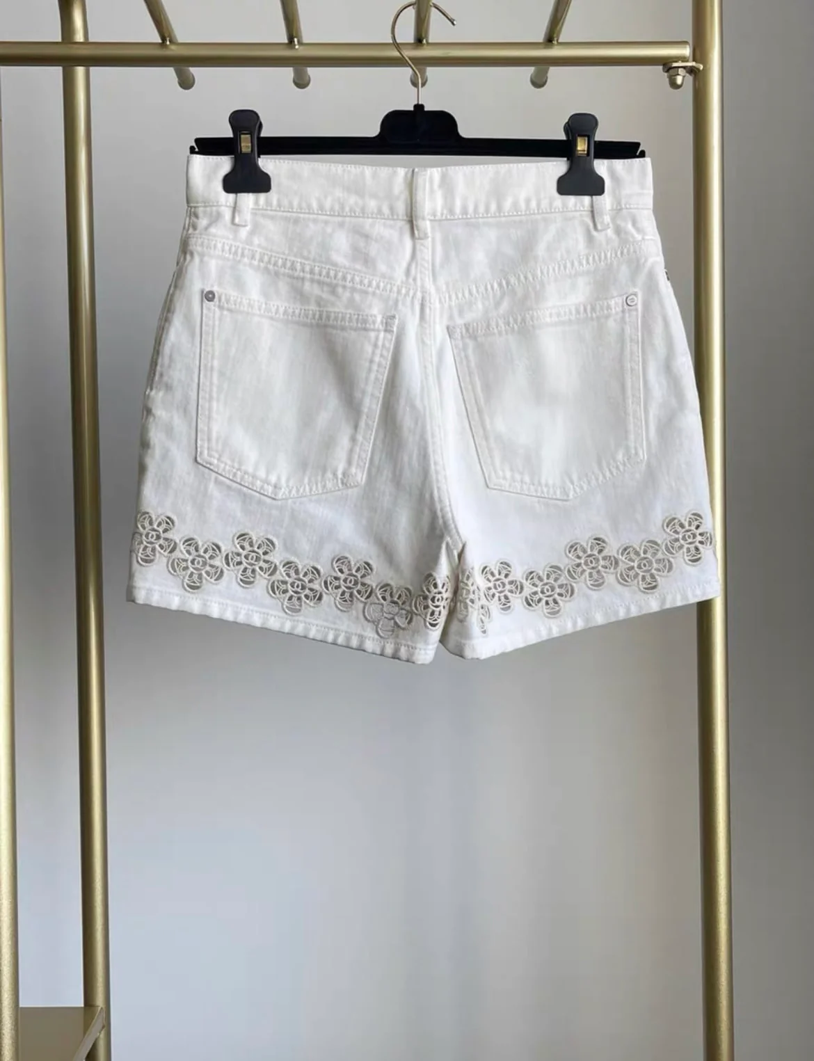 Chanel 24s White Flower Denim Shorts 36FR Brand new - Image 4