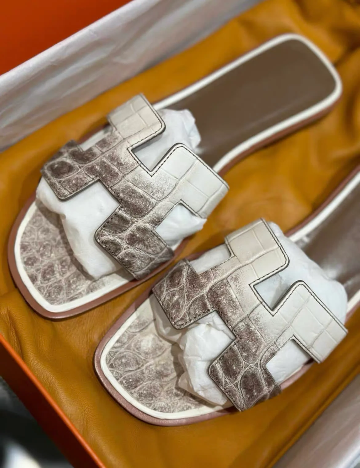 Hermès Oran Sandals Himalaya Niloticus Crocodile 37 - Image 3