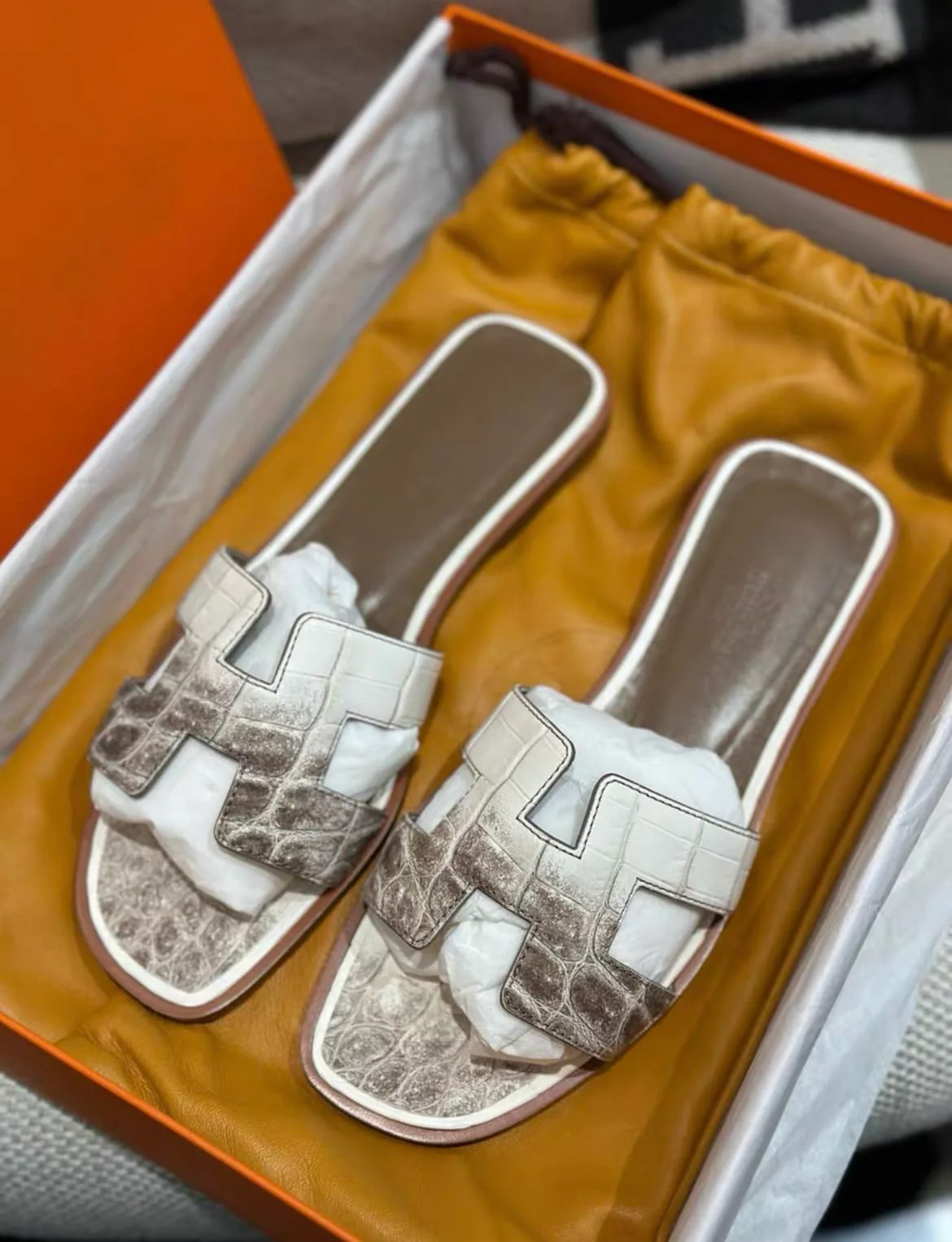 Hermès Oran Sandals Himalaya Niloticus Crocodile 37 - Image 4