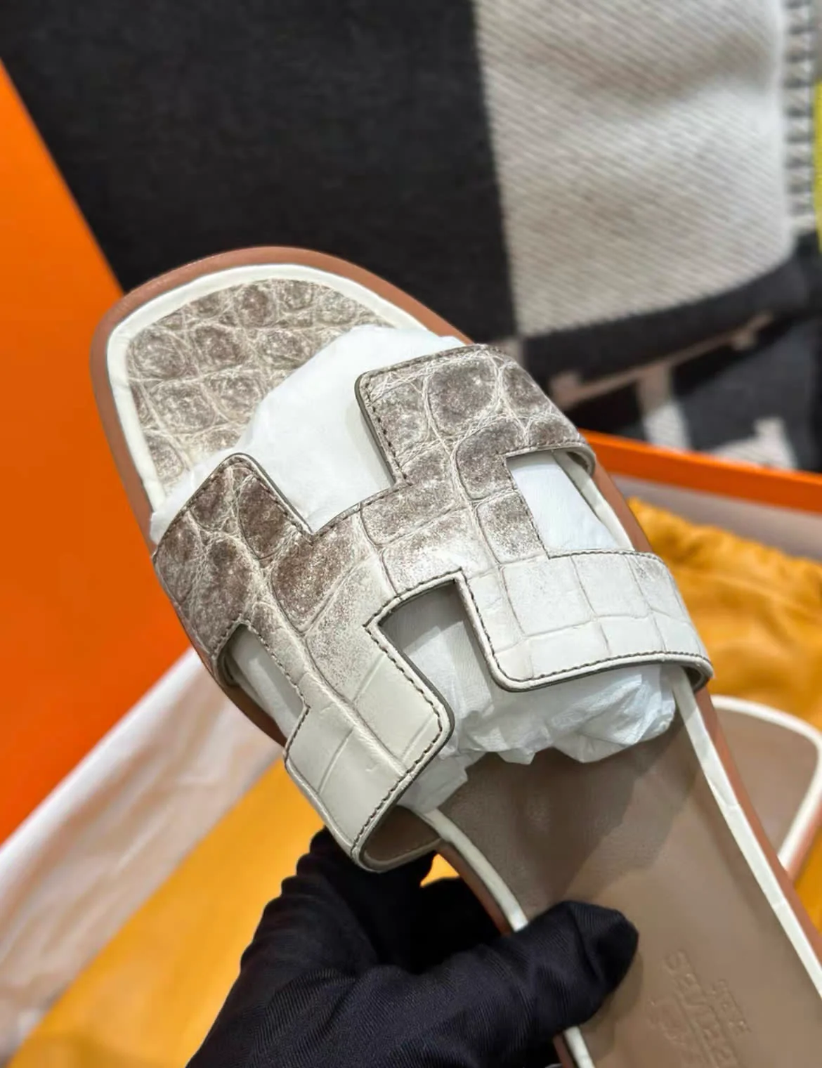 Hermès Oran Sandals Himalaya Niloticus Crocodile 37 - Image 5