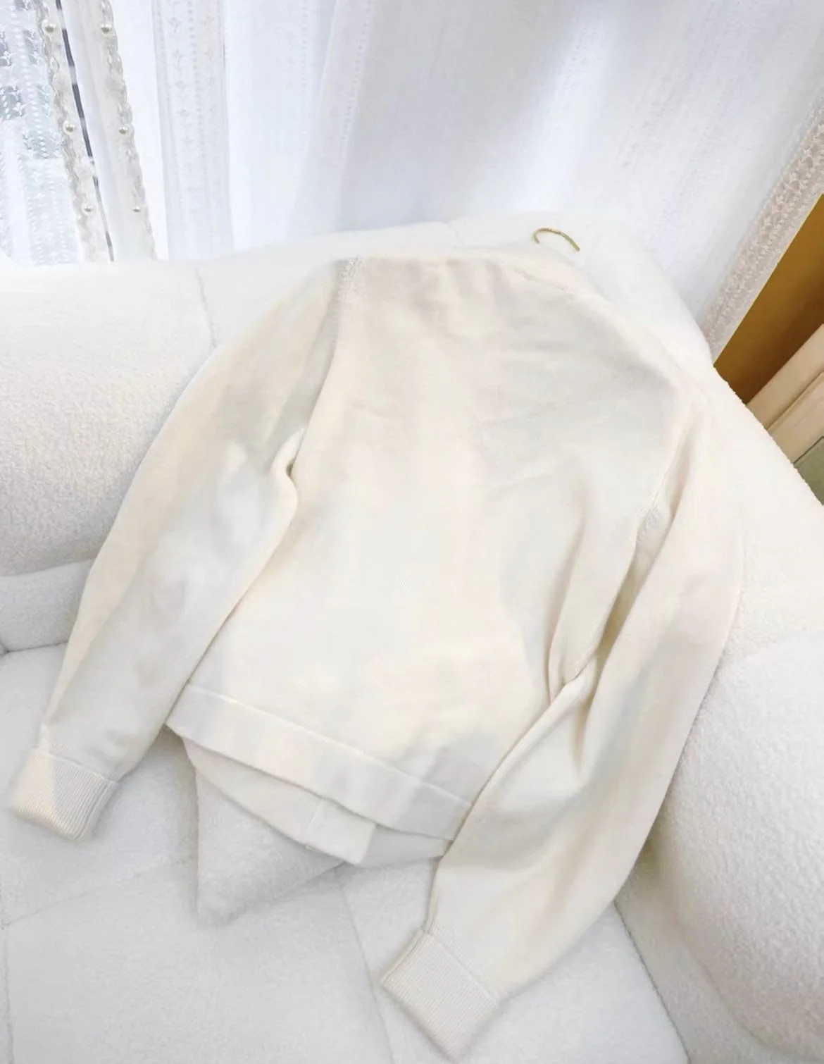 Chanel 22A off-white cashmere knitted cardigan - Image 3