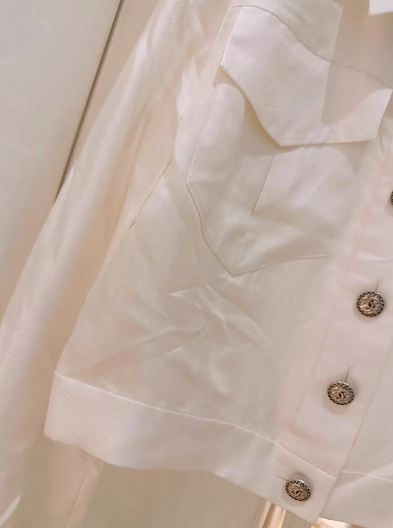 Chanel 19 white silk jacket - Image 4