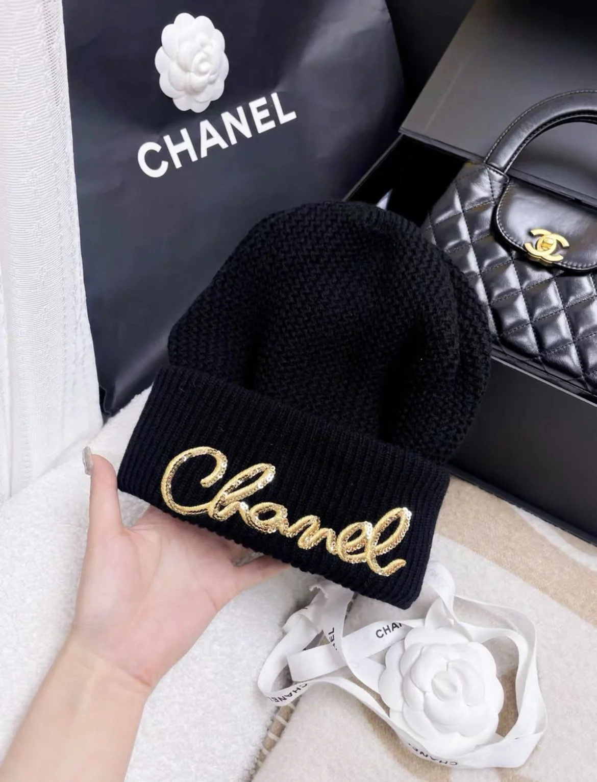 Chanel 22A Cashmere Black Gold Sequin CC Logo Beanie Winter Hat Cap Cloche - Image 3