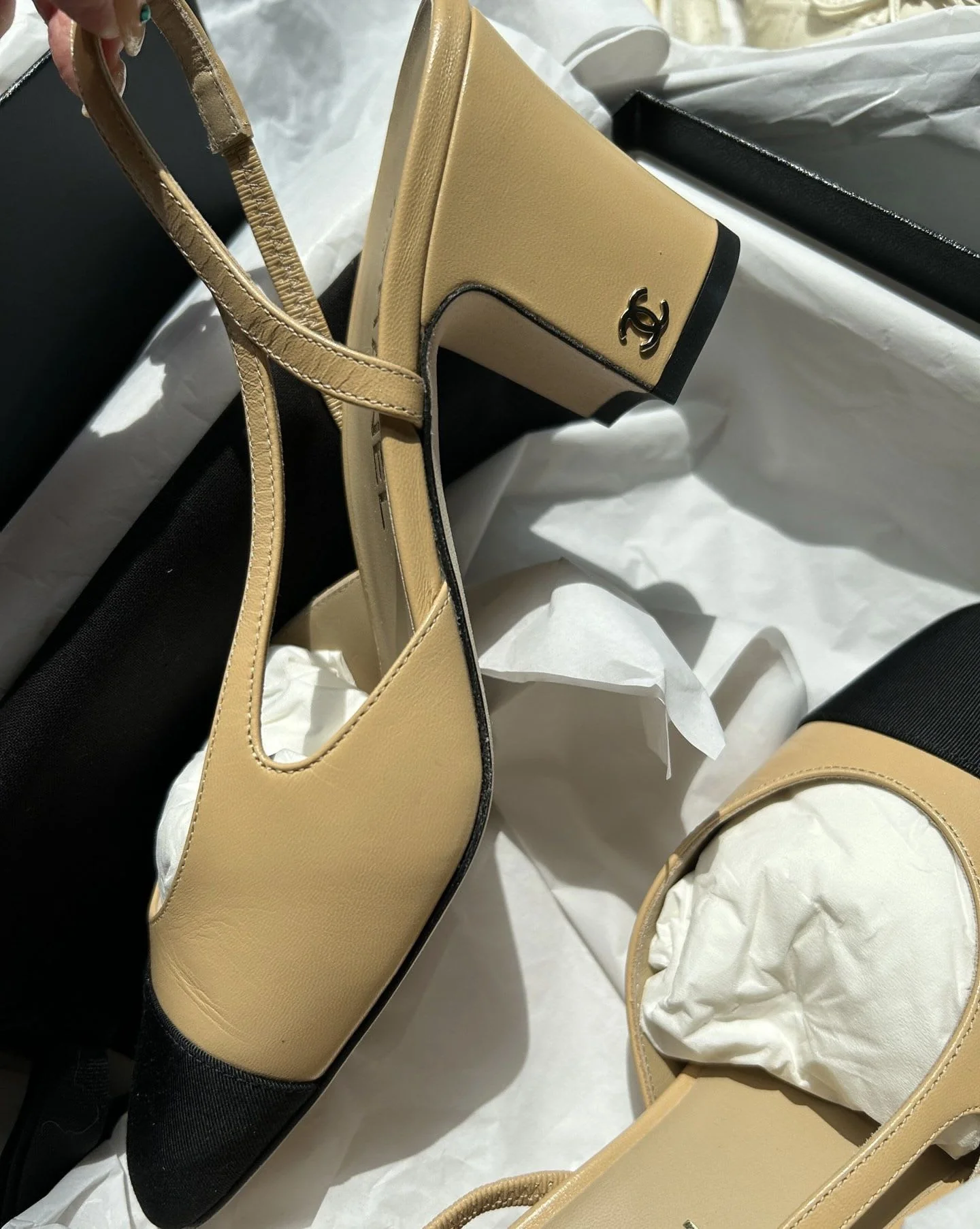 Chanel slingback classic beige high heels - Image 3
