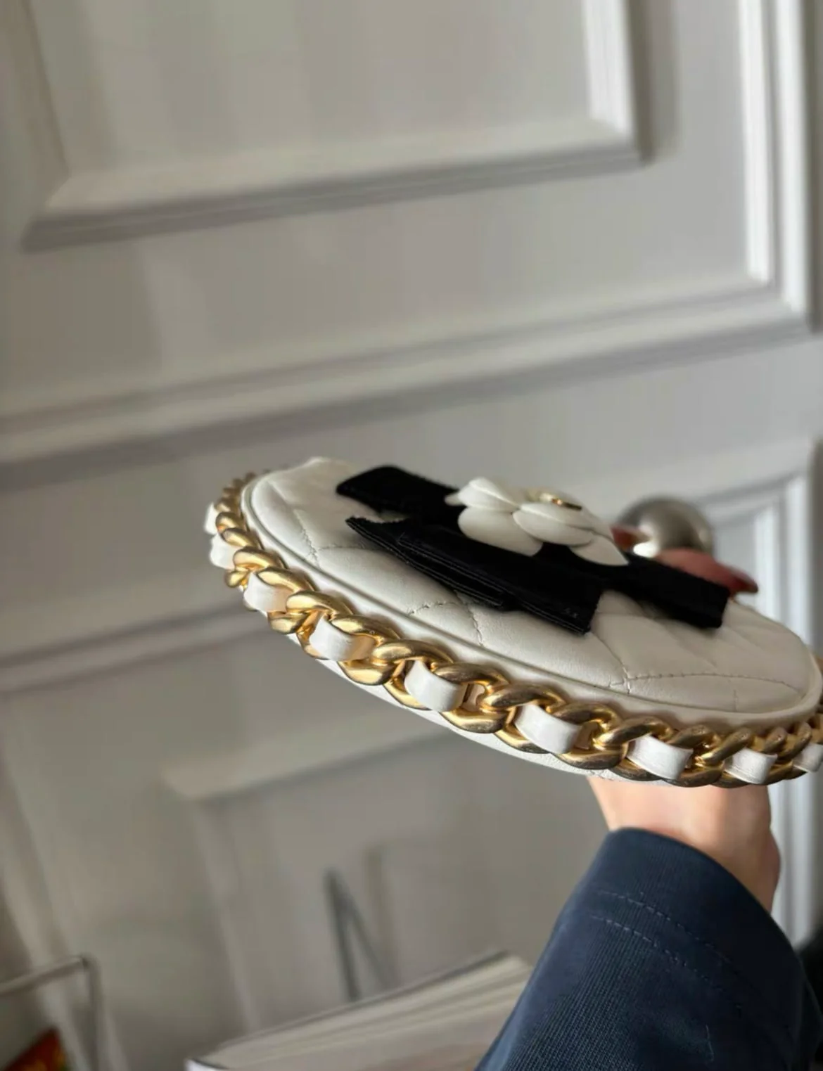 Chanel 23  White Quilted Leather Mini Round Camellia Clutch - Image 3