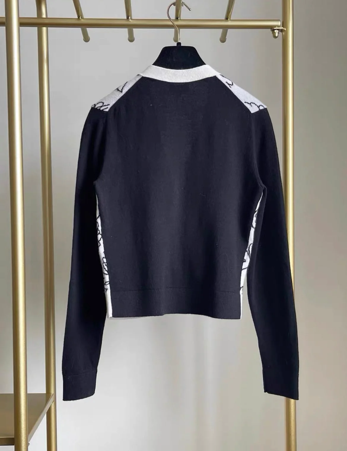 Chanel 2022 ss cashmere cardigan fr34 - Image 3