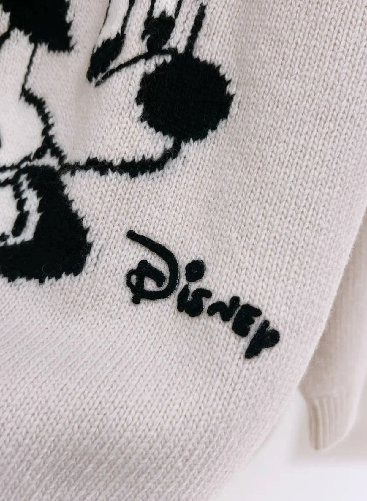 Gucci Mickey Sweater 20 Disney limited edition - Image 3