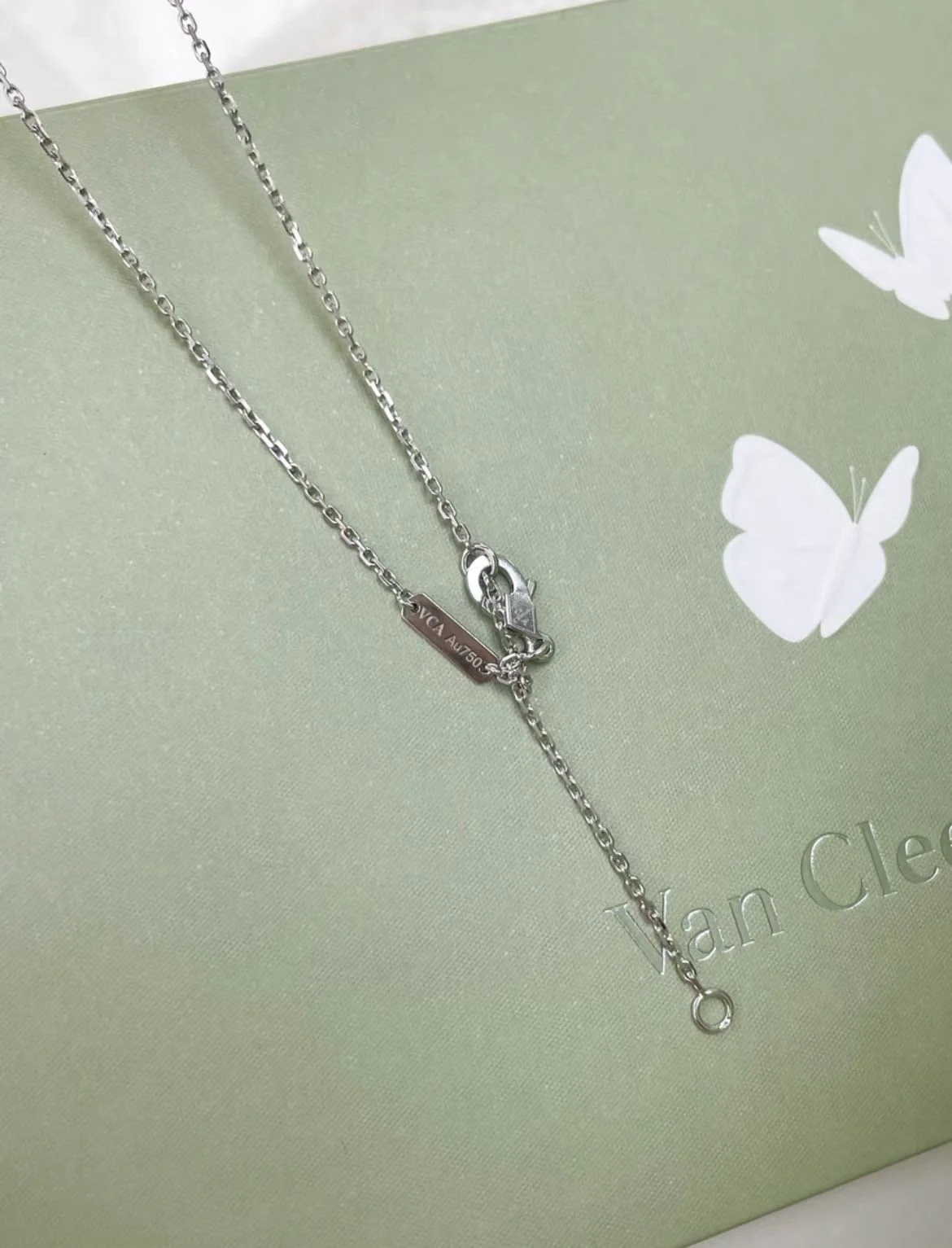 Van Cleef & Arpels 22 Christmas Limited Edition Tiffany Blue necklace - Image 4