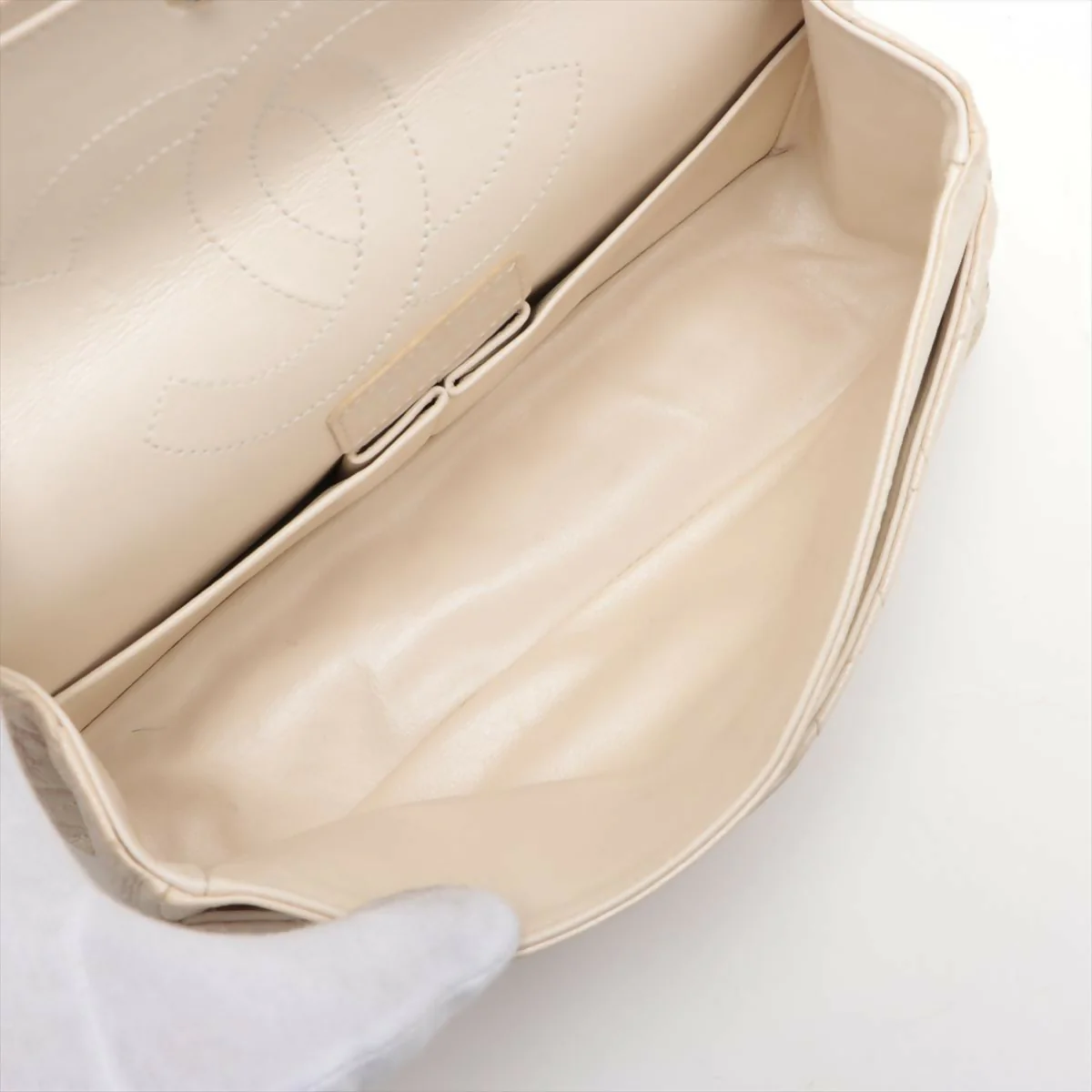 Chanel Lucky Charms Reissue 2.55 Quilted Aged Calfskin Flap Bag - Image 4