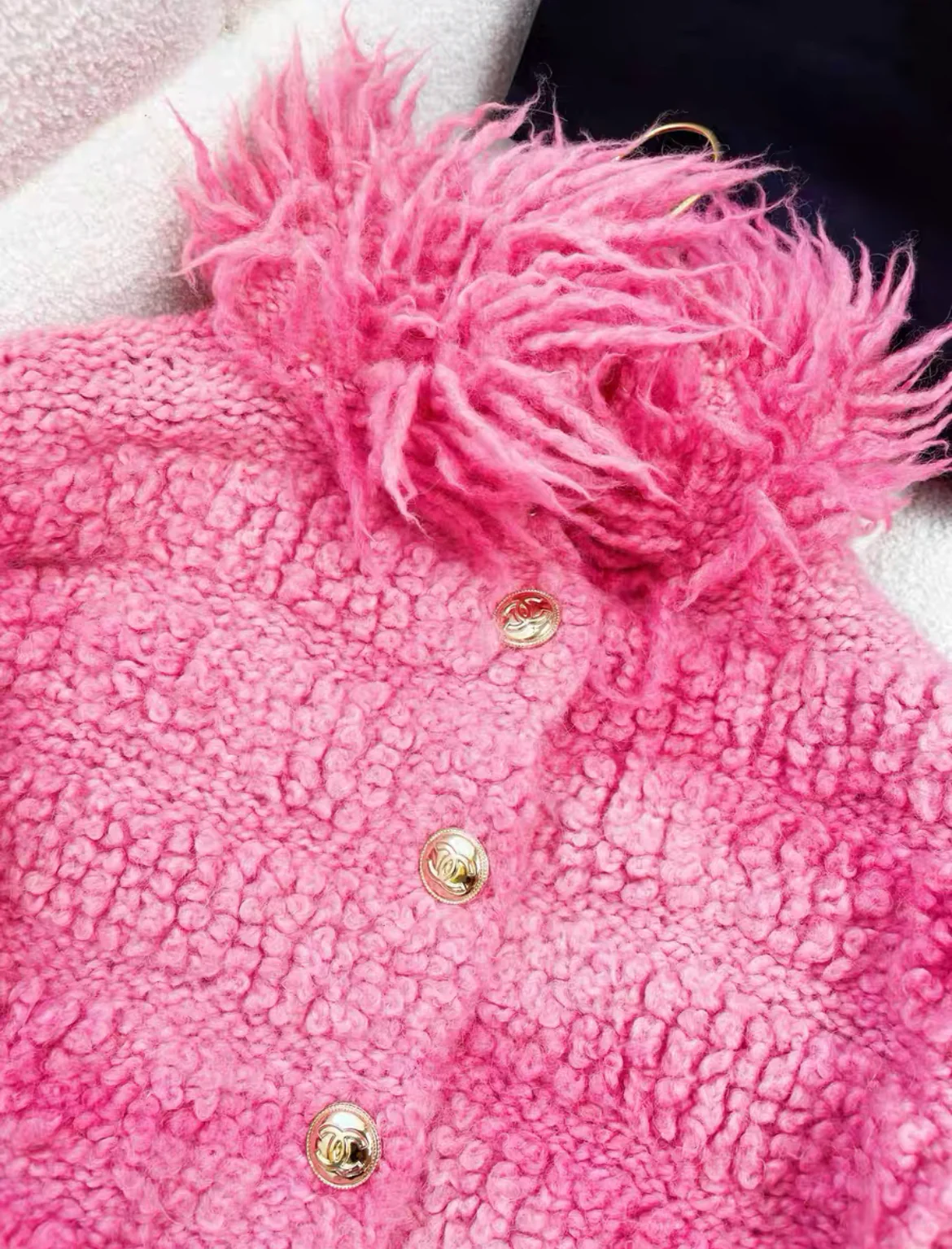 Chanel pink fur coat size 38 - Image 3