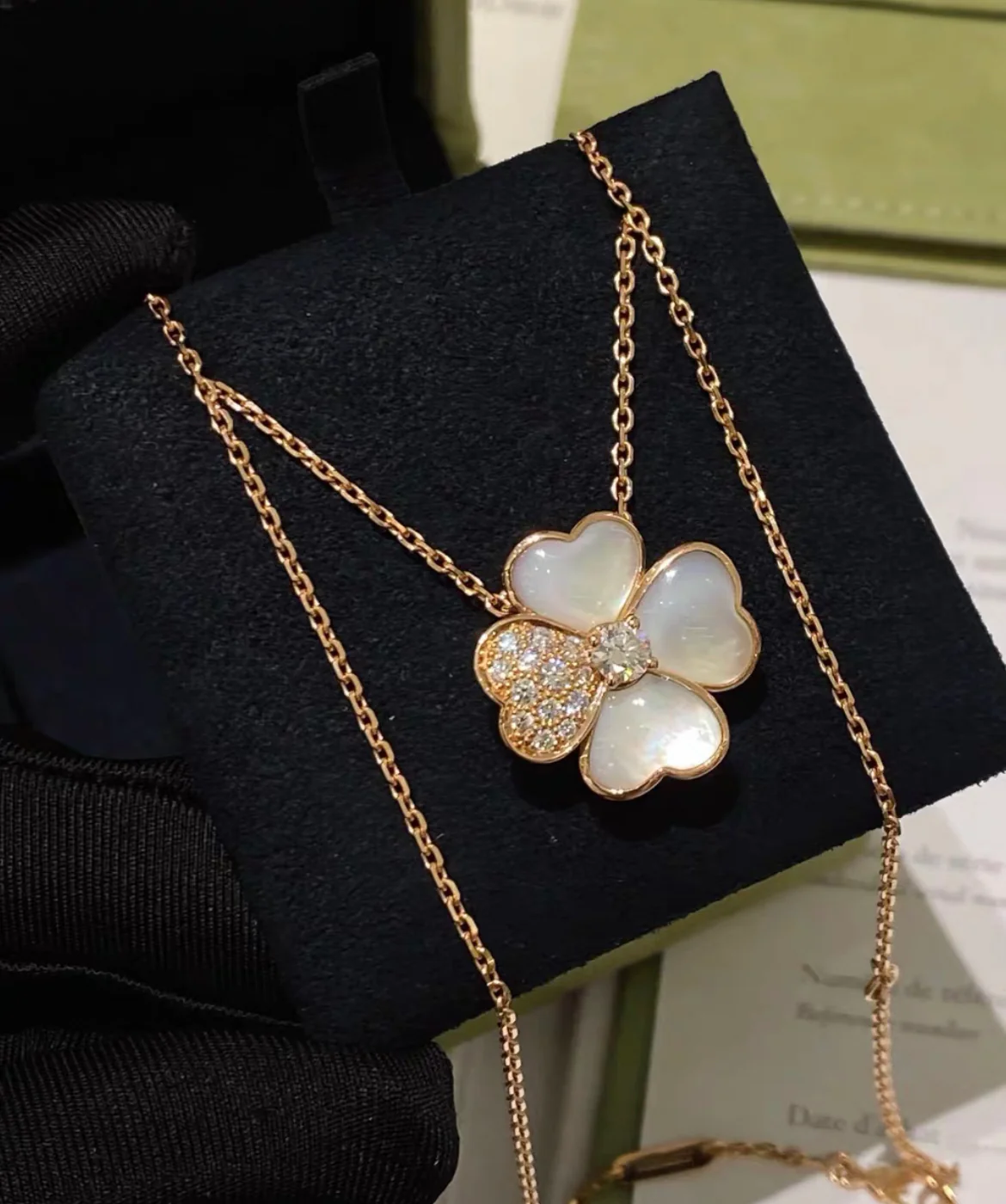 Van Cleef & Arpels Cosmos clip pendant, medium model 18K rose gold, Diamond, Mother-of-pearl - Image 3